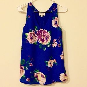 Beautiful blue floral everly top